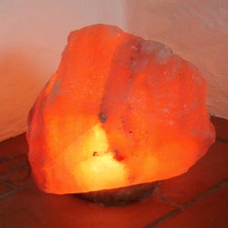 Edelsteine und Kristalle - Leuchte mit Salzkristall